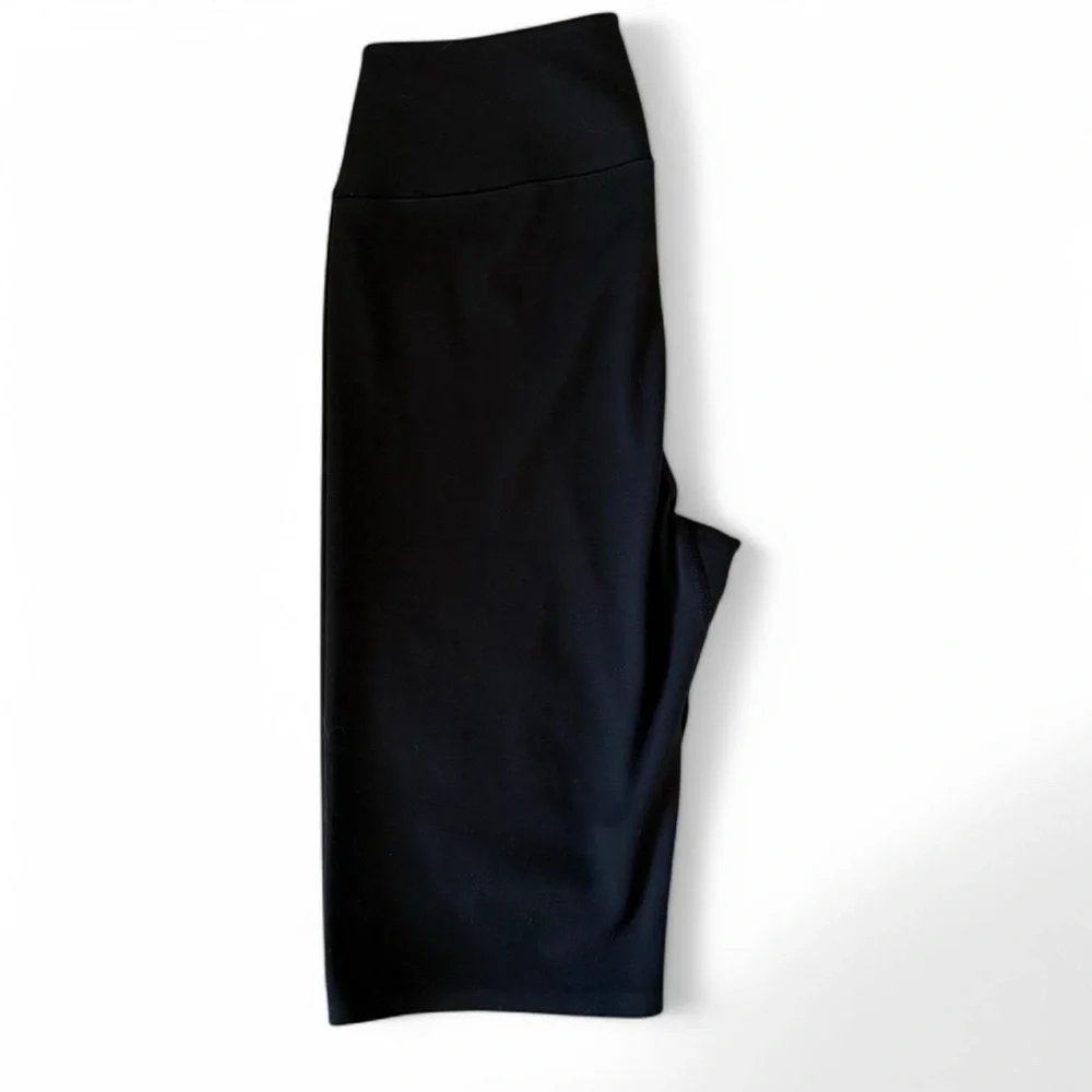 Uniqlo Airism Women's Black Biker Shorts
